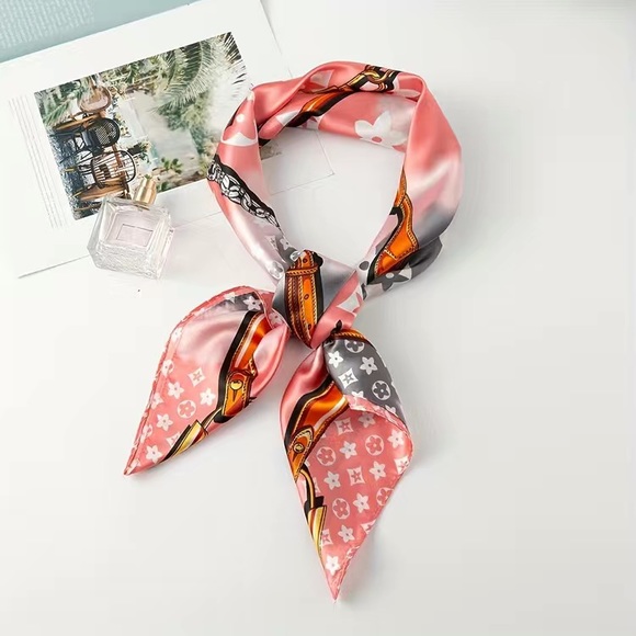 NWT Printed Floral Motif Scarf - Picture 5 of 5